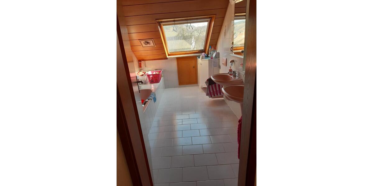 Etagenwohnung Leinach - 3 Zimmer, 112 m&sup2;, 1.000&euro; | Angebot:23965216