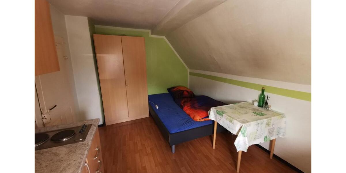1 Zimmer möbliert, 1 Bad mit Wanne u. Waschmaschine zimmer
