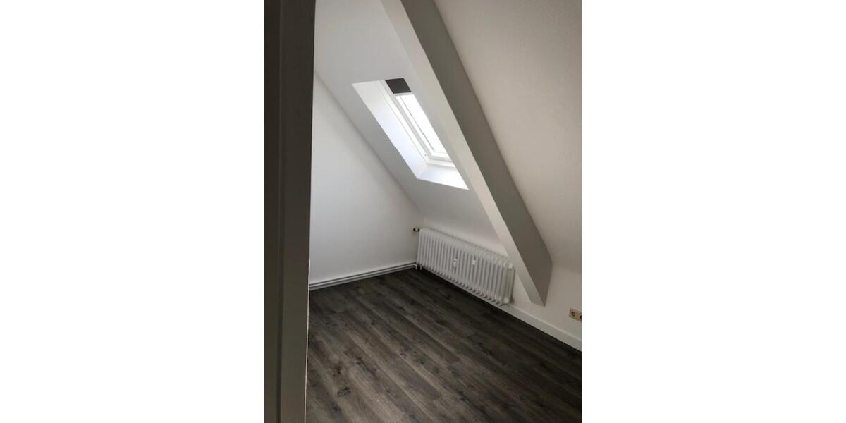 Dachgeschoßwohnung Friedrichsdorf - 3 Zimmer, 1.200&euro; | Angebot:24716538