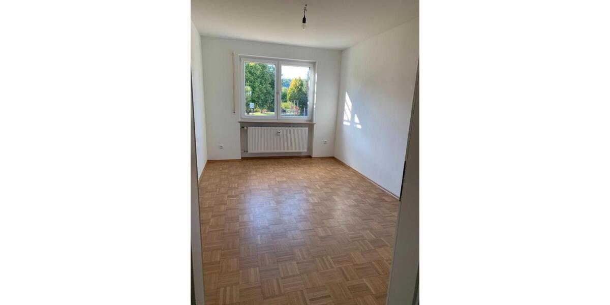 Etagenwohnung Teublitz - 7 Zimmer, 215 m&sup2;, 1.400&euro; | Angebot:26183694