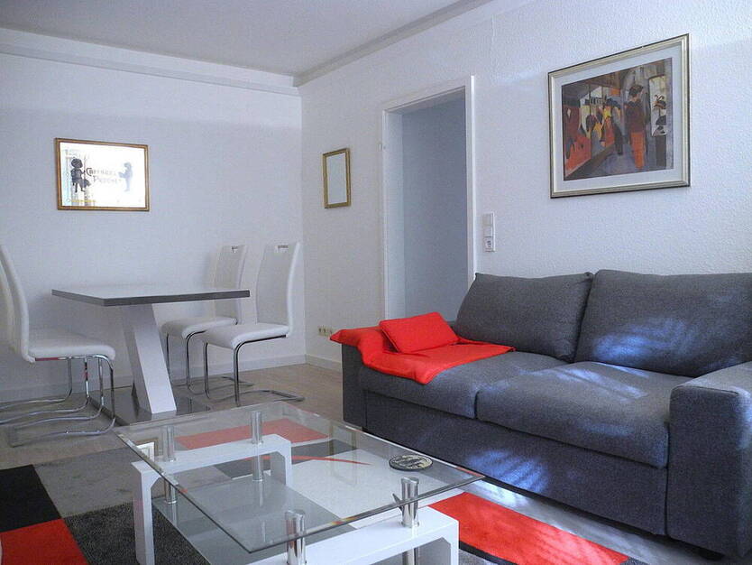 Möblierte 2-Zimmer Whg mit Balkon & Tiefgarage in Hamburg-Wandsbeck befristet min 12max 24 Monate