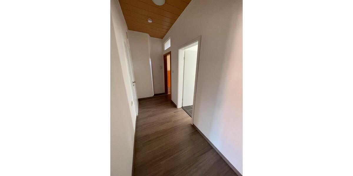 Etagenwohnung Eisenberg - 1 Zimmer, 63 m&sup2;, 400&euro; | Angebot:25935105