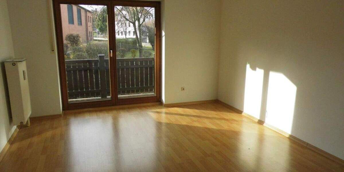 Etagenwohnung Lengenfeld - 1 Zimmer, 35 m&sup2;, 250&euro; | Angebot:23939828