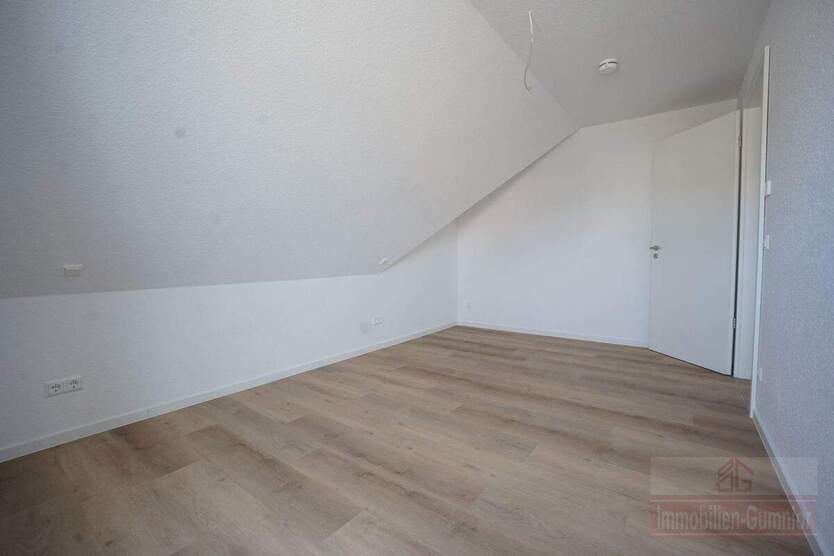 IMMOBILIEN GUMNIOR präsentiert: helle 3-Zimmer-Dachgeschosswohnung in Rheine 3 zimmer