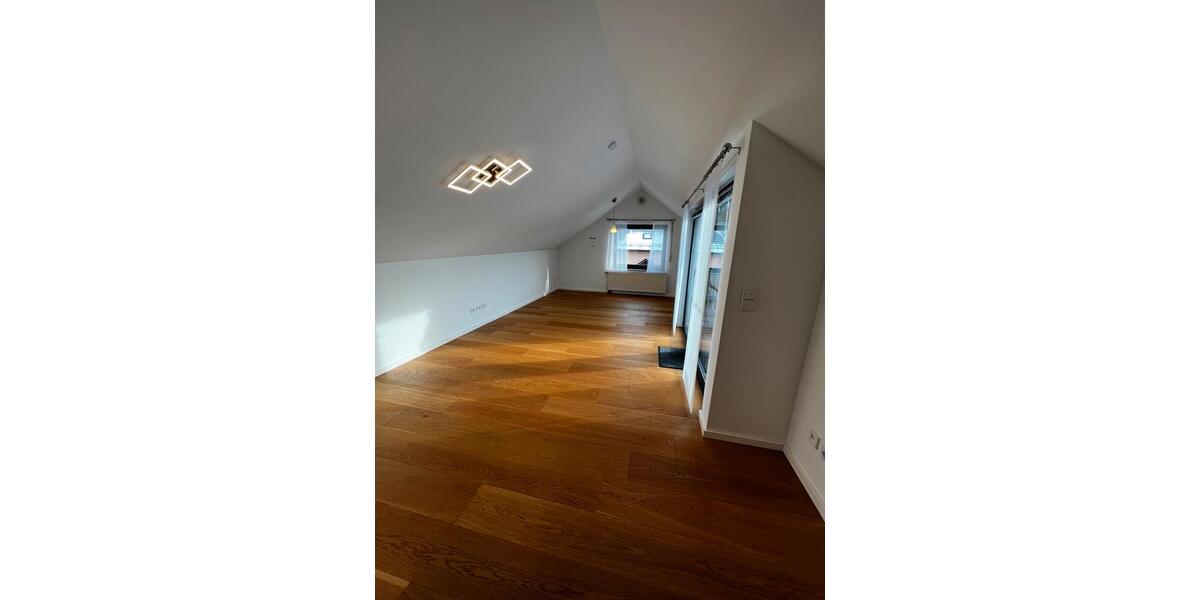 Dachgeschoßwohnung Kirchenthumbach - 2 Zimmer, 65 m&sup2;, 690&euro; | Angebot:25305087