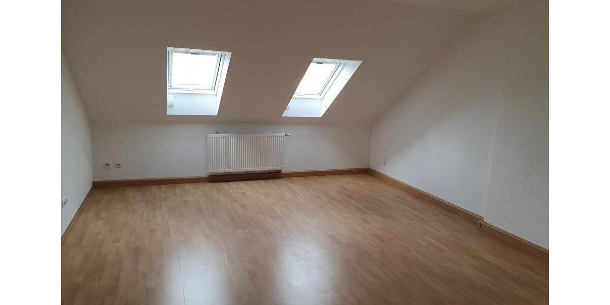 Dachgeschoßwohnung Osterhofen - 4 Zimmer, 111 m&sup2;, 800&euro; | Angebot:25722576