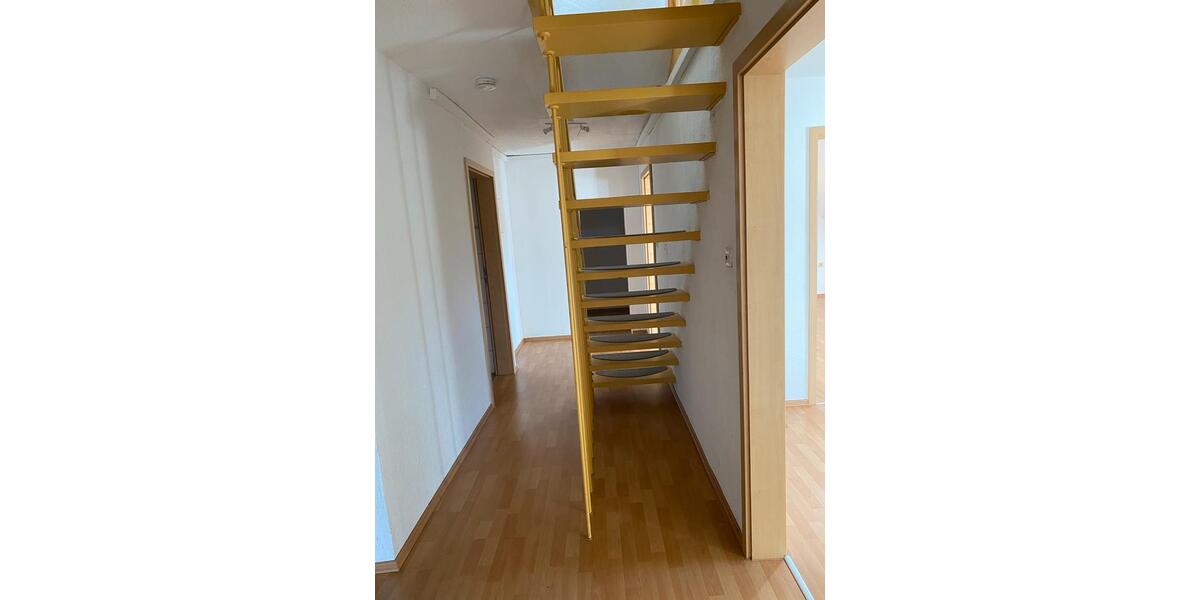 Etagenwohnung Hilchenbach - 4 Zimmer, 140 m&sup2;, 800&euro; | Angebot:26605412