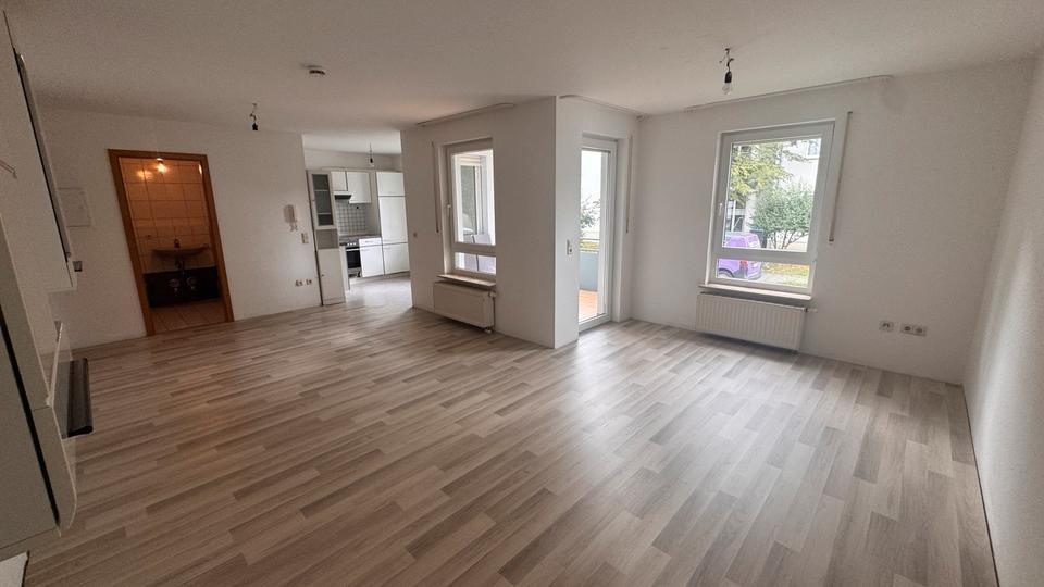 Erdgeschoss Wohnung mit EBK, Keller und Balkon