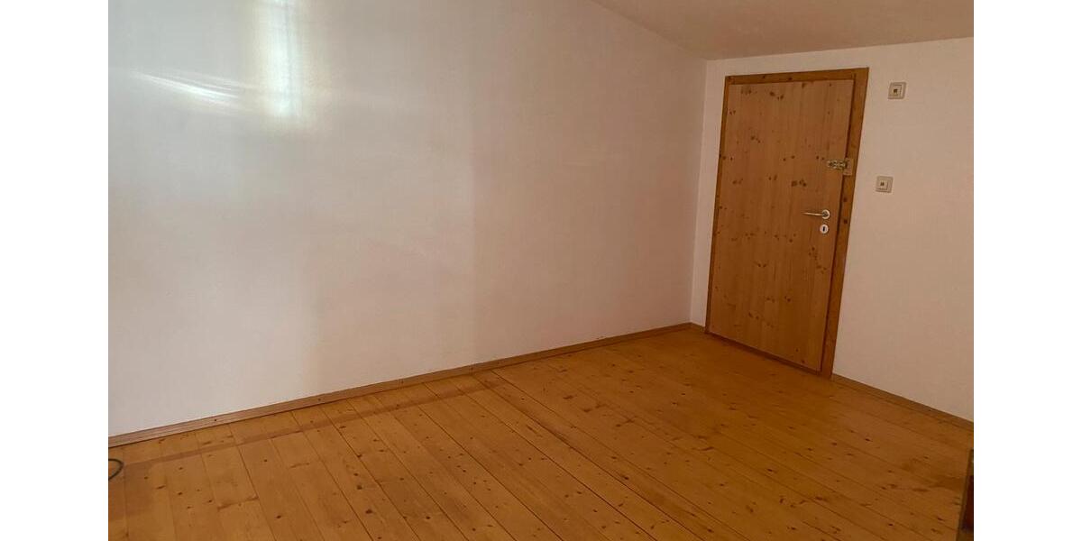Einfamilienhaus Simmozheim - 7 Zimmer, 143 m&sup2;, 2.050&euro; | Angebot:24786911