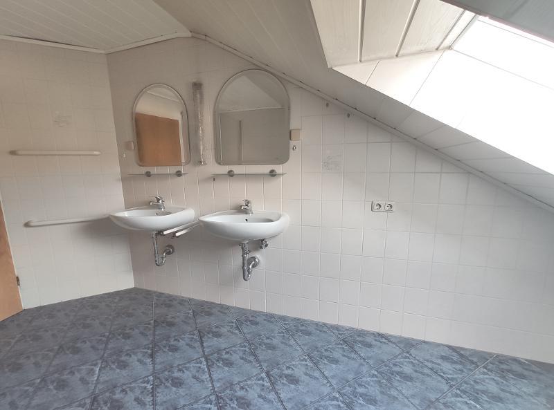 3 Zi. DG Wohnung mit Küche, Gartenmitbenutzung und Stellplatz 3 zimmer