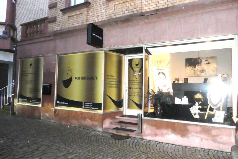 GANESHA-ImmobilieN...Laden-Gewerberaum mit Schaufenster mitten in der Altstadt zu vermieten !