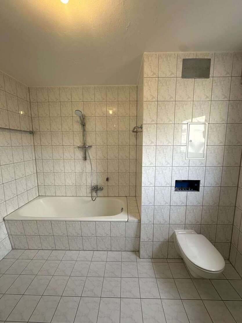 ++Frisch Sanierte Familienwohnung mit Aufzug++ 4 zimmer