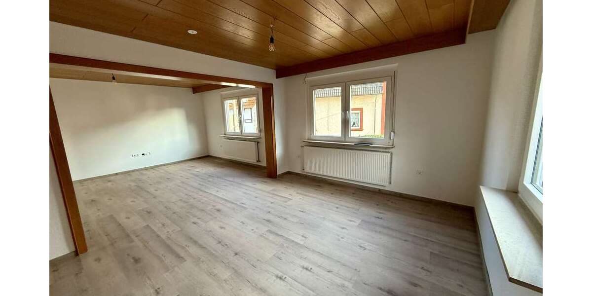 Einfamilienhaus Kandel - 5 Zimmer, 140 m&sup2;, 1.200&euro; | Angebot:26169907