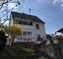 Kleine schnuckelige DG Wohnung mit tollem Ausblick - zum 01.07.2025 frei!