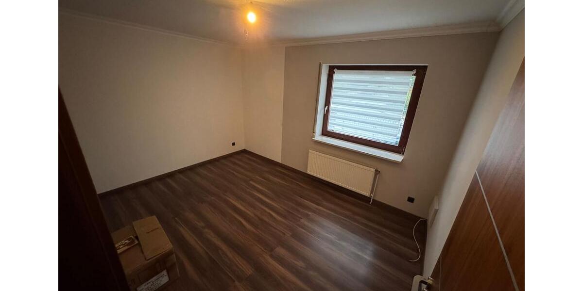 Etagenwohnung Lengede - 7 Zimmer, 151 m&sup2;, 1.200&euro; | Angebot:26181080