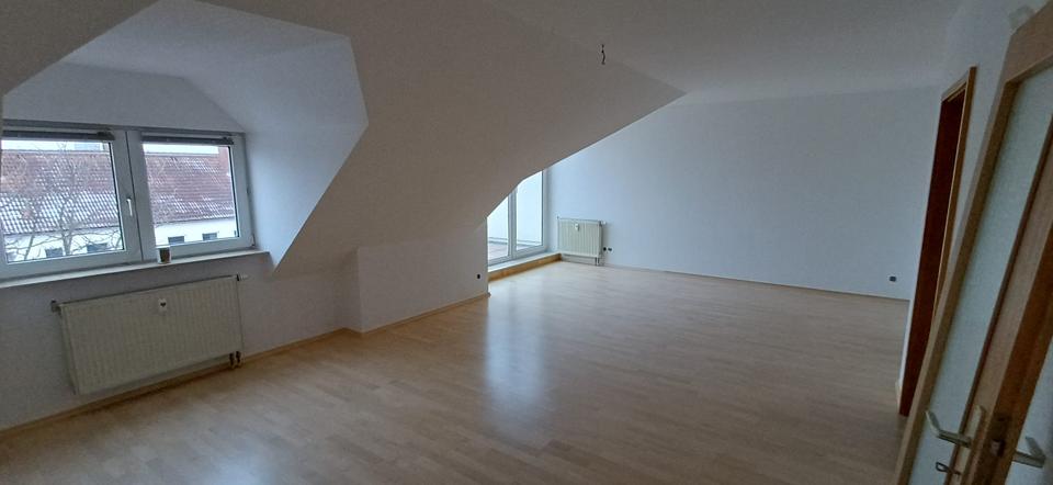 Dachgeschoßwohnung Riesa - 2 Zimmer, 67 m&sup2;, 573&euro; | Angebot:25414675