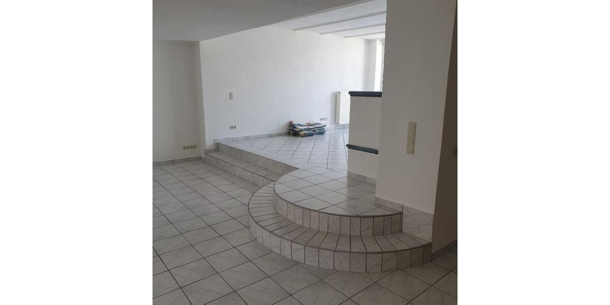 Erdgeschoßwohnung Gunzenhausen - 4 Zimmer, 120 m&sup2;, 800&euro; | Angebot:25048073