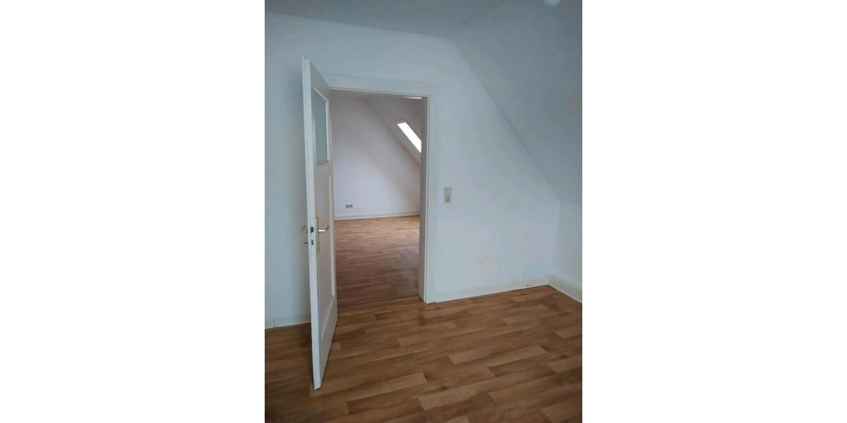 Dachgeschoßwohnung Einbeck - 1 Zimmer, 50 m&sup2;, 300&euro; | Angebot:26252505