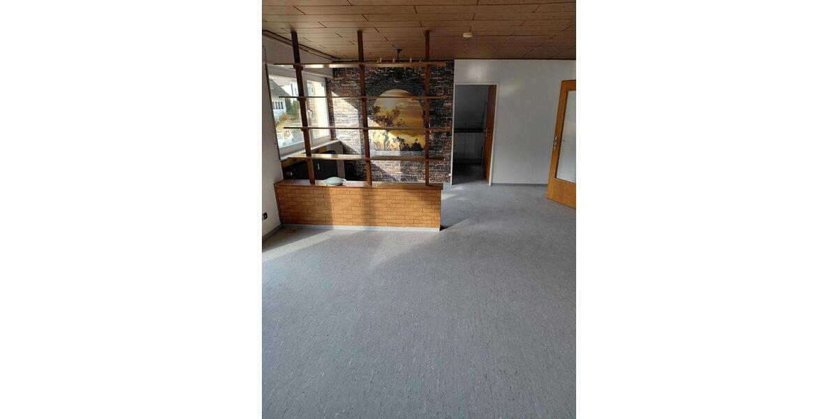 Schöne Etagenwohnung in gepflegtem 2 Parteienhaus 4 zimmer