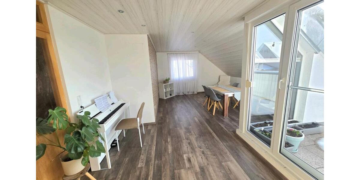 Dachgeschoßwohnung Crailsheim - 3 Zimmer, 81 m&sup2;, 900&euro; | Angebot:25148911