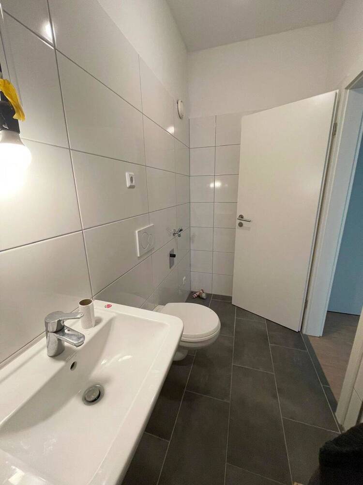 Moderne 2-Zimmer-Wohnung mit Terrasse und Blick ins Grüne, Wannenbad, separate Küche, Abstellraum