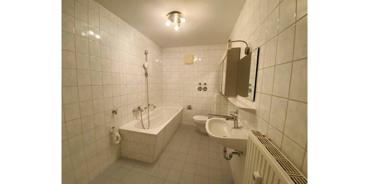 Etagenwohnung Plauen Stadtmitte - 2 Zimmer, 66 m&sup2;, 410&euro; | Angebot:26815800