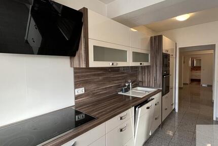 137 m² Wohnkomfort mit zwei Balkonen und moderner Küche 4 zimmer