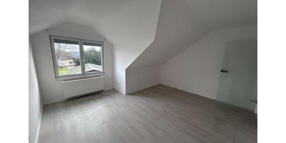 Dachgeschoßwohnung Morsbach - 3 Zimmer, 138 m&sup2;, 1.100&euro; | Angebot:24804592