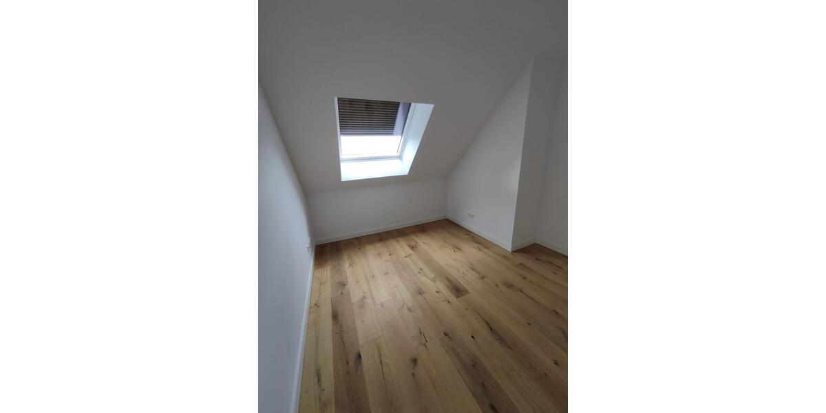 Dachgeschoßwohnung Zossen - 3 Zimmer, 96 m&sup2;, 1.460&euro; | Angebot:26322784