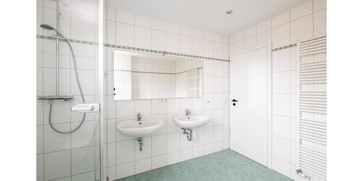 großzügige DHH in Friedberg - Rinnental zu vermieten. Anzeige bitte ganz lesen!!!!!!! 6 zimmer