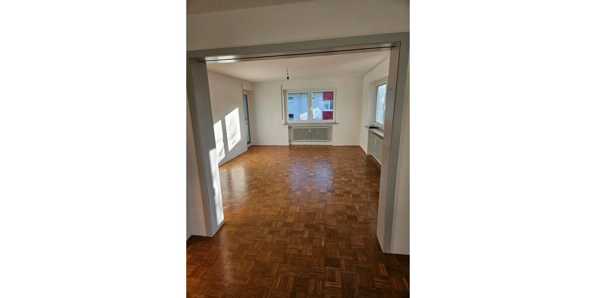 Etagenwohnung Ochsenhausen - 4 Zimmer, 110 m&sup2;, 950&euro; | Angebot:26636264