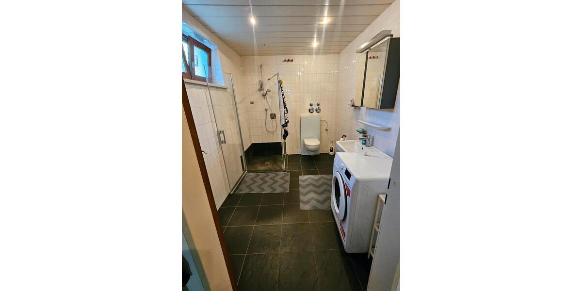 WG Wohnung für Berufstätige, Pendler 5 zimmer