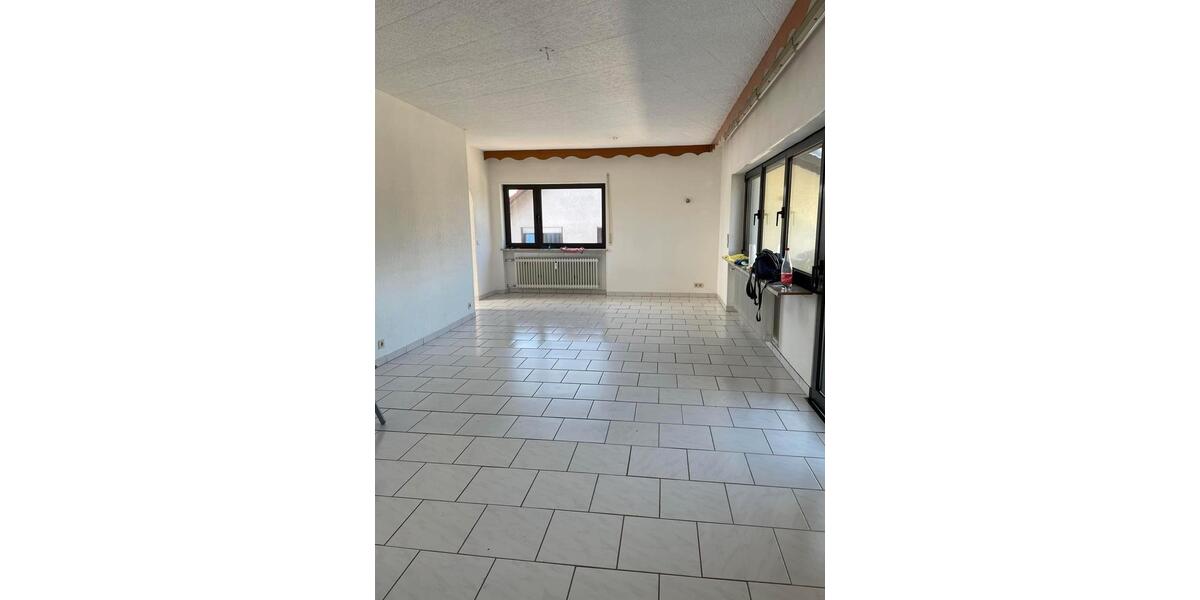 Dachgeschoßwohnung Heusweiler - 4 Zimmer, 111 m&sup2;, 850&euro; | Angebot:26444346
