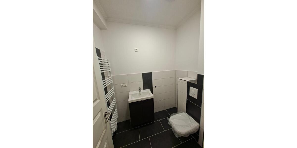 Etagenwohnung Schönebeck (Elbe) - 4 Zimmer, 106 m&sup2;, 800&euro; | Angebot:25052594