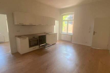 Weimar* Westvorstadt* san. Altbau* gemütliche kl. 2 Zimmer-Whg.* EBK* Tageslichbad mit Dusche 2 zimmer