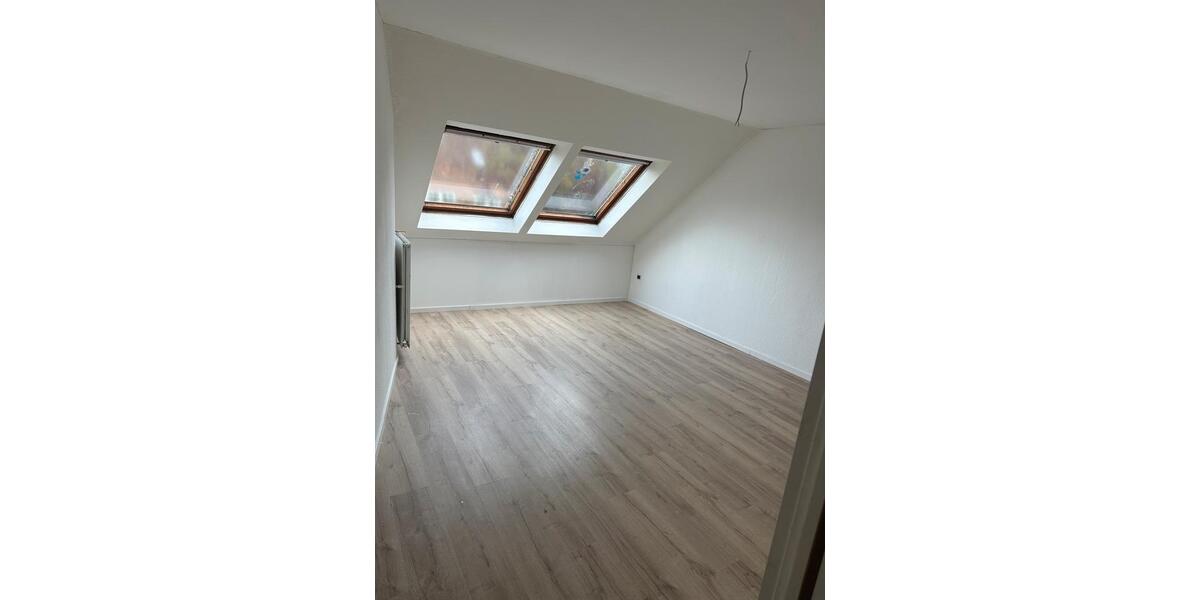 Dachgeschoßwohnung Walsrode - 5 Zimmer, 150 m&sup2;, 1.200&euro; | Angebot:26343108