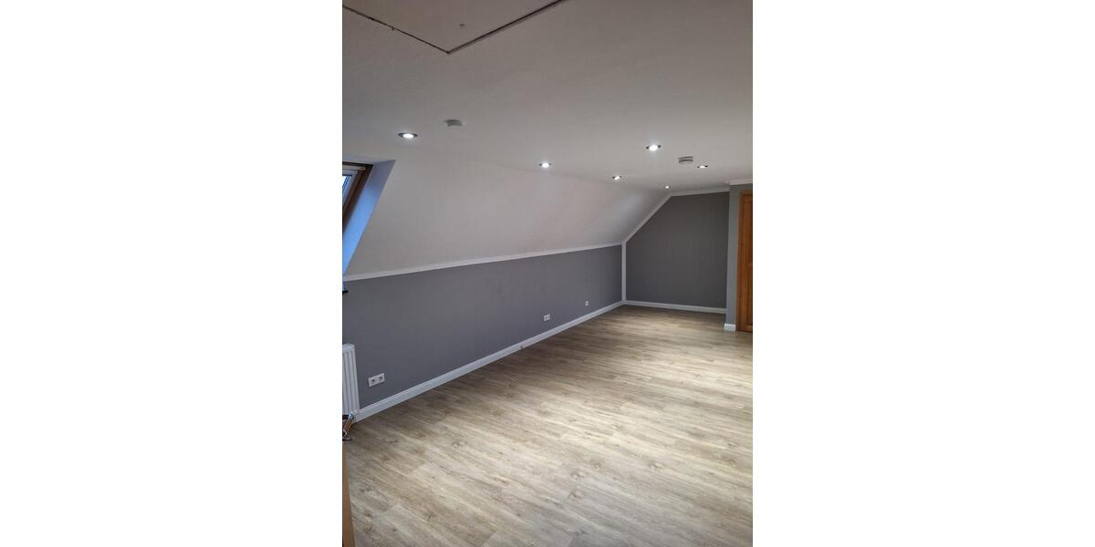 Dachgeschoßwohnung Edemissen - 4 Zimmer, 122 m&sup2;, 950&euro; | Angebot:25804869