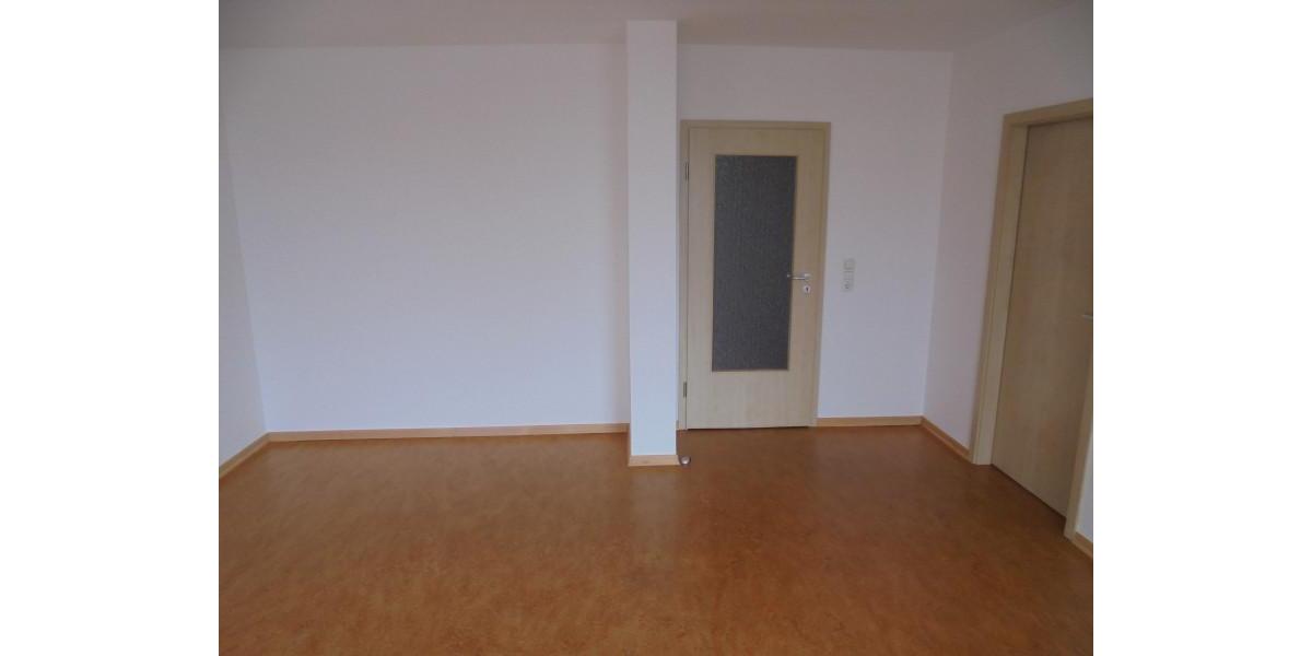 Etagenwohnung Saalfeld (Saale) - 2 Zimmer, 58 m&sup2;, 327&euro; | Angebot:24801995