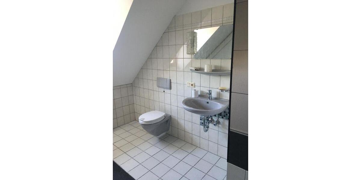 Dachgeschoßwohnung Saarbrücken West - 3 Zimmer, 85 m&sup2;, 590&euro; | Angebot:26365844
