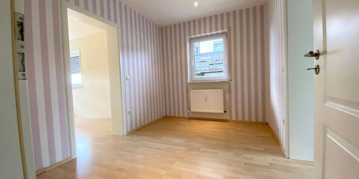 Mehrfamilienhaus, Wohnhaus Mayen Kürrenberg - 6 Zimmer, 135 m&sup2;, 1.200&euro; | Angebot:25747874