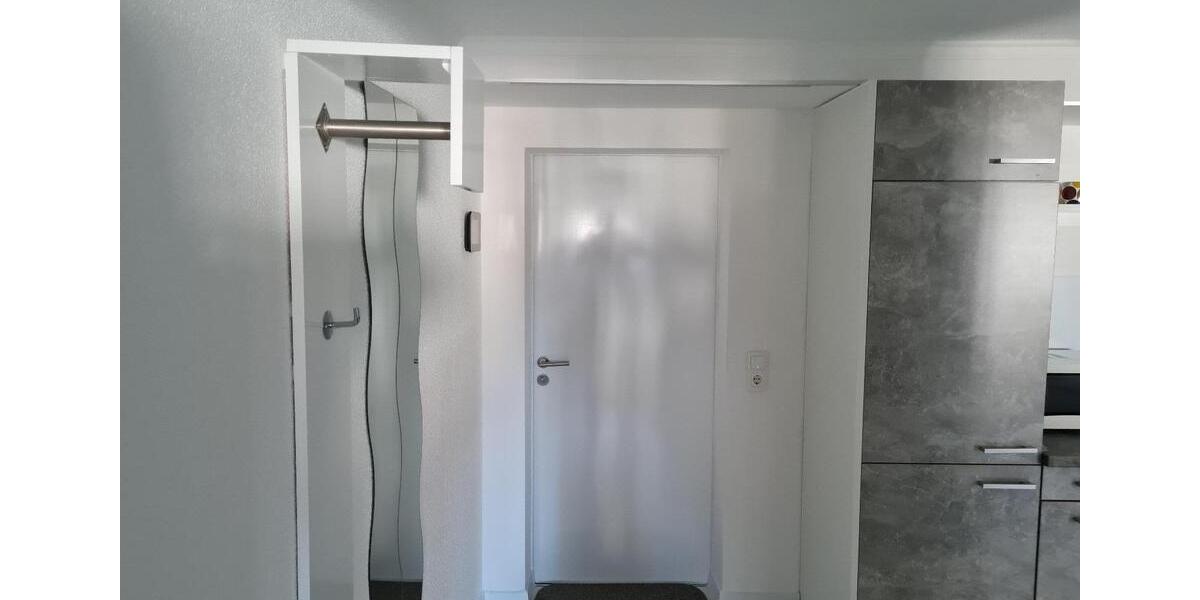 2-Zimmer-Souterrain-Wohnung zimmer