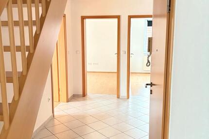 Wohnung Kassel Niederzwehren - 6 Zimmer, 140 m&sup2;, 1.500&euro; | Angebot:24306839