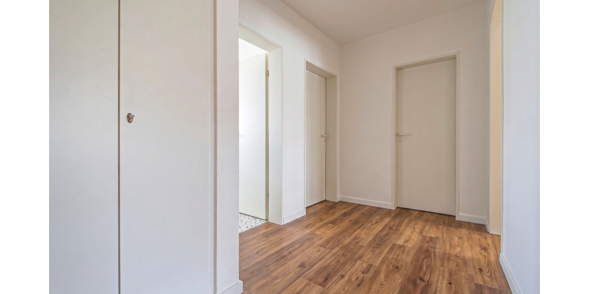 BALKON – BELETAGE – SUPER SCHNITT – GROSSES WOHNZIMMER – EINBAUKÜCHE – WANNENBAD – PKW-STELLPLATZ - Etagenwohnung Borna Zedtlitz | Angebot:27297840