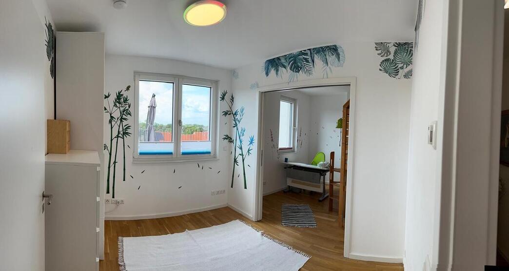 Hochwertig eingerichtete DG-Wohnung mit großer Dachterrasse u. schöner Aussicht auf den Hahneberg 4 zimmer