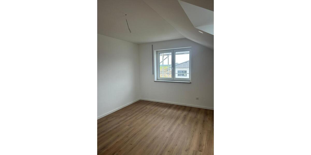 Vermietung: Neubau - Reihenhaus KFW 40 qng Niedrigenergiehaus 6.5 zimmer