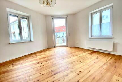Superschöne sehr helle 2-Zimmer-Wohnung mit riesiger Holzterrasse 2 zimmer