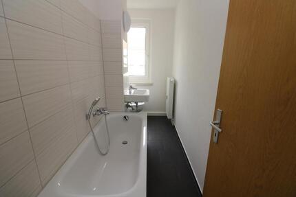 Pack die Badehose ein…helle 3-RW mit Wanne u. Balkon!!! zimmer