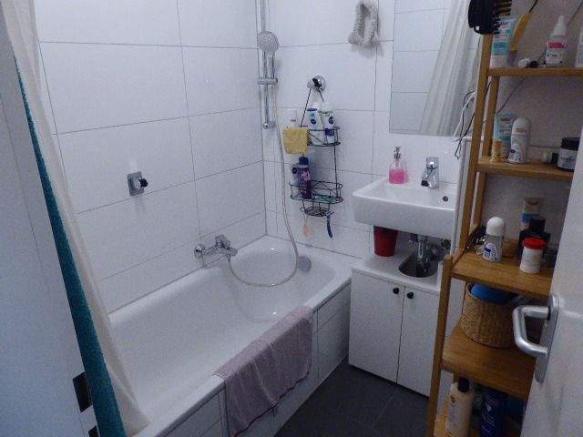 EXKLUSIV SANIERT MAISONETTE MODERNES BAD + SEP. WC BALKON INS GRÜNE LAMINAT EINBAUKÜ. MÖGL. ELLER 3 zimmer