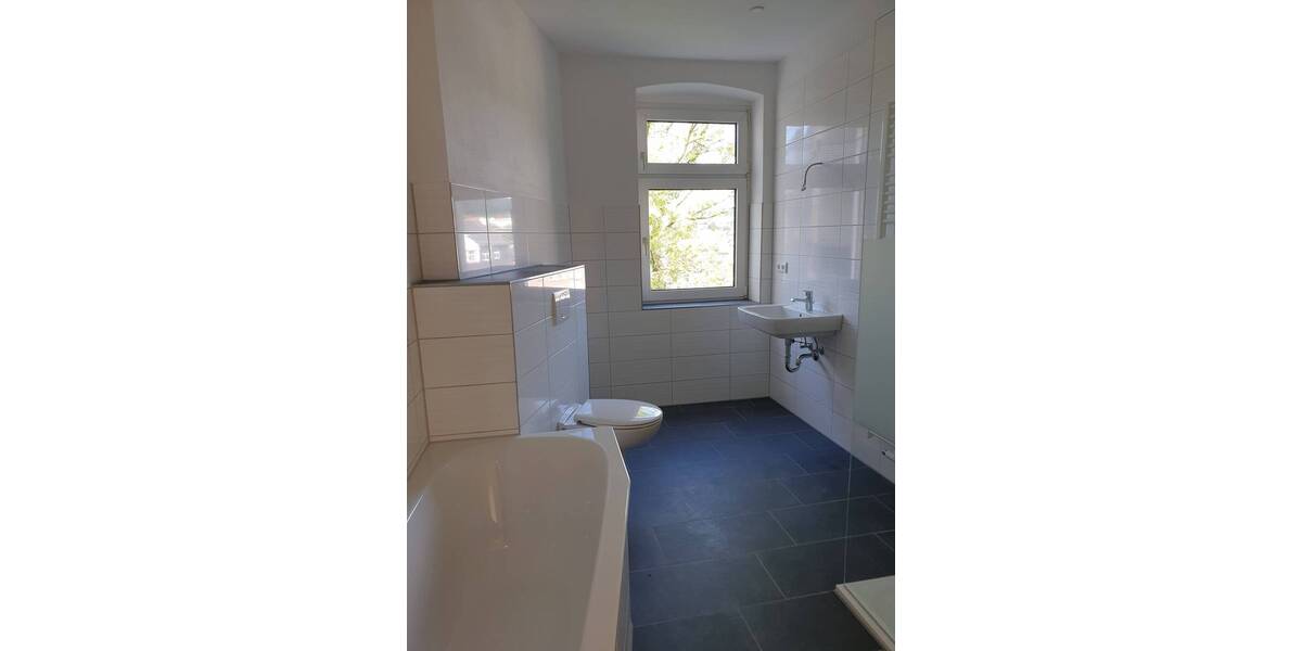 Großes Familienglück ist mietbar! Luxuriös kernsaniert, Erstbezug, Balkon, Gäste WC, Bad mit Fußbodenheizung, 5 Räume 5 zimmer