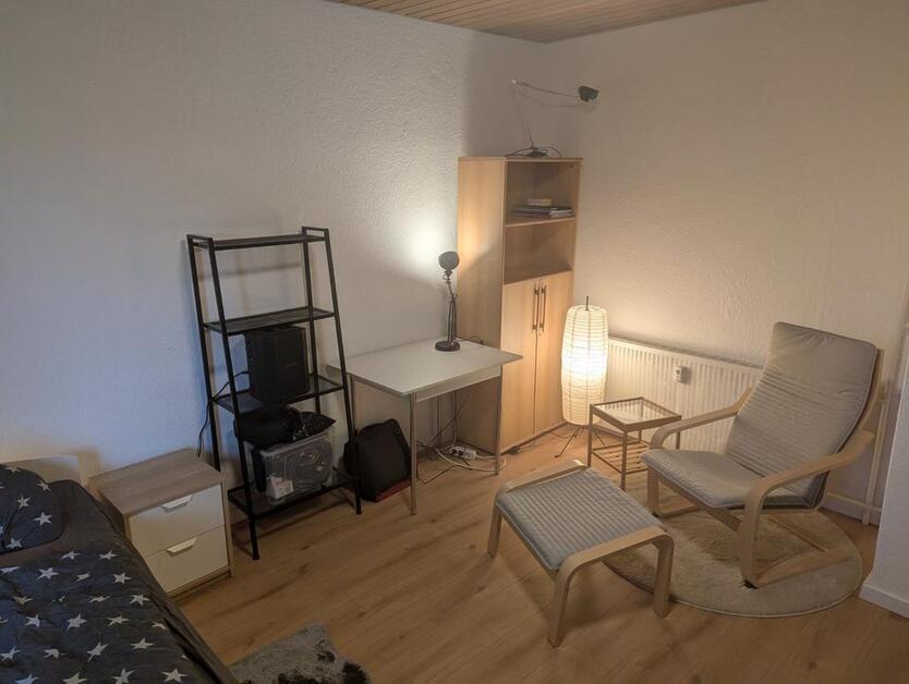 Teilmöbliertes WG-Zimmer in naturnaher 6er-WG (Kleinlinden)